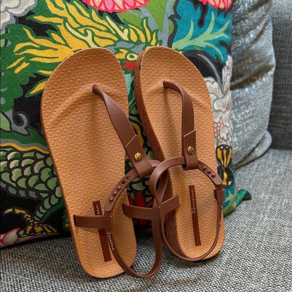 Ipanema Tan Women's Sandals - Picture 1 of 7